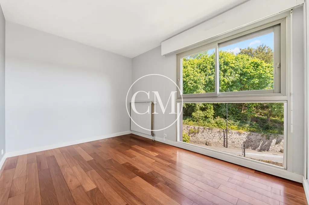 Pièces - Appartement Rénové avec Balcon à Buc