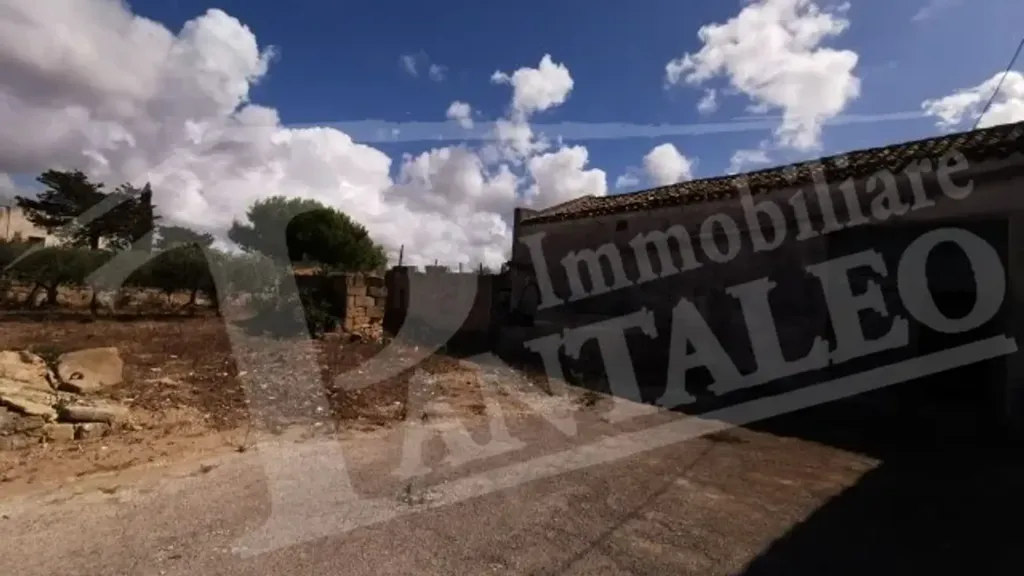 Garden - Traditional Rustico for Renovation in Marsala