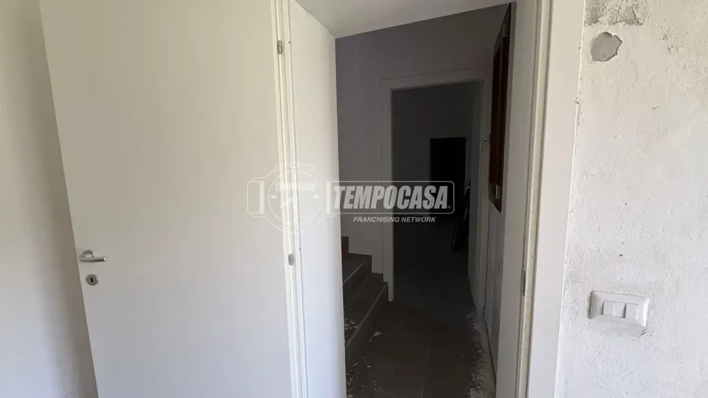 hallway_entrance