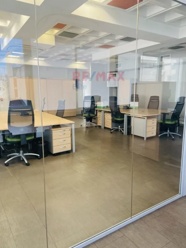 Bureau - Office Space with Corner View in Kallithea