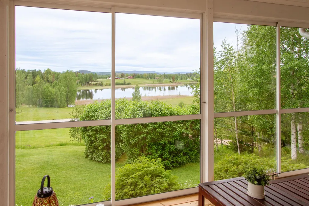 Terrasse - Charming House with Lake View in Röbjörkeby