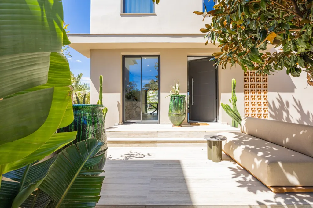 Garten - Contemporary Villa with Private Mooring in Empuriabrava