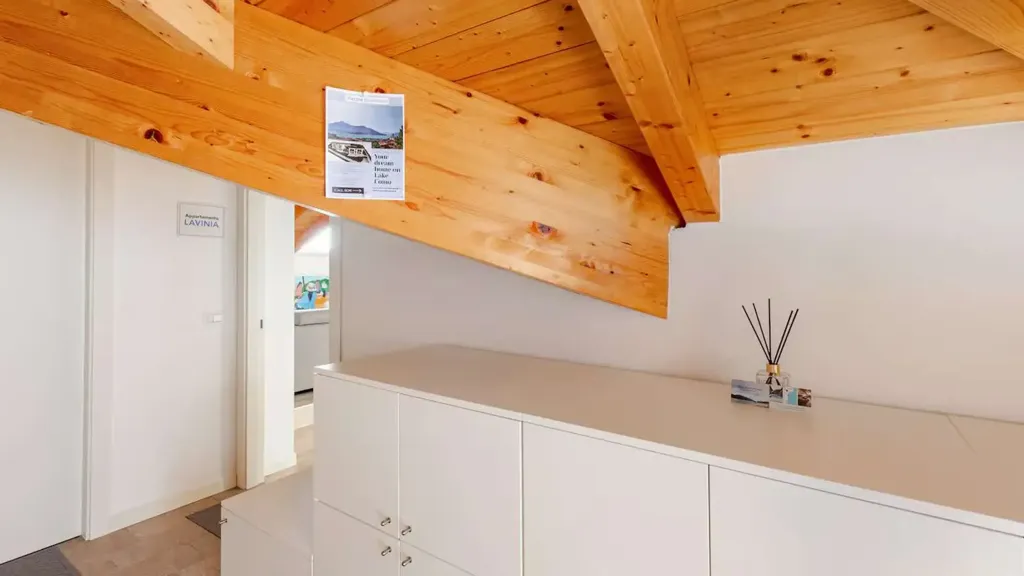 Pièces - Mansard Apartment with Lake View in Menaggio
