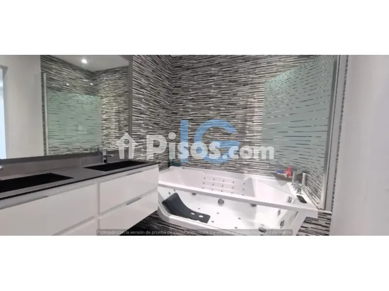Bathrooms - 4-bedroom apartment in ES