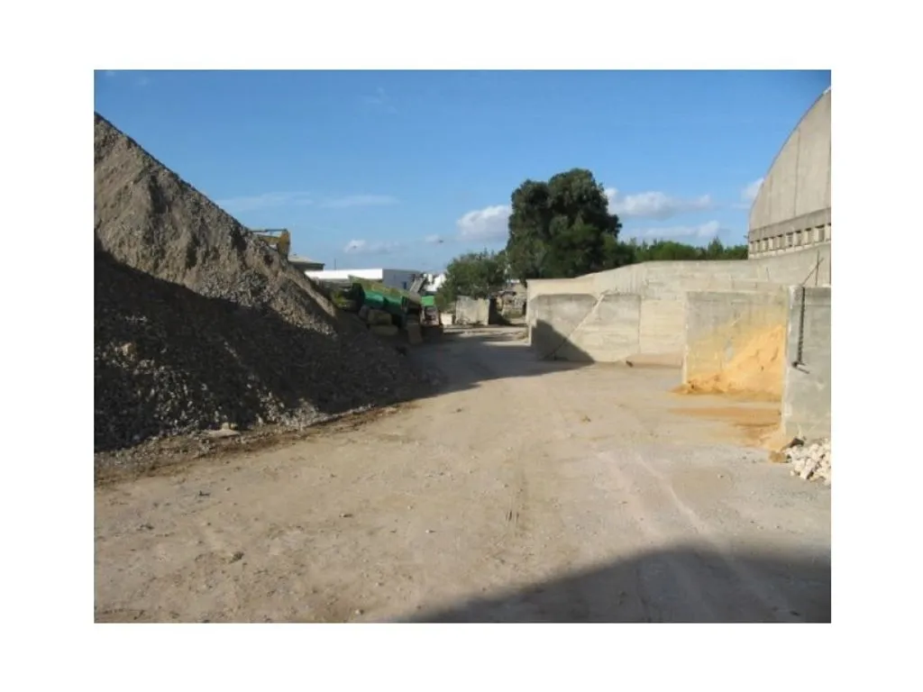 Jardin - Industrial Land with Walling in Serra das Minas