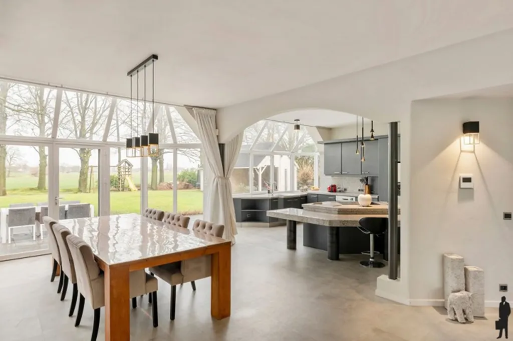 Salle à manger - Villa Luxueuse avec Vue sur les Champs à Kalmthout