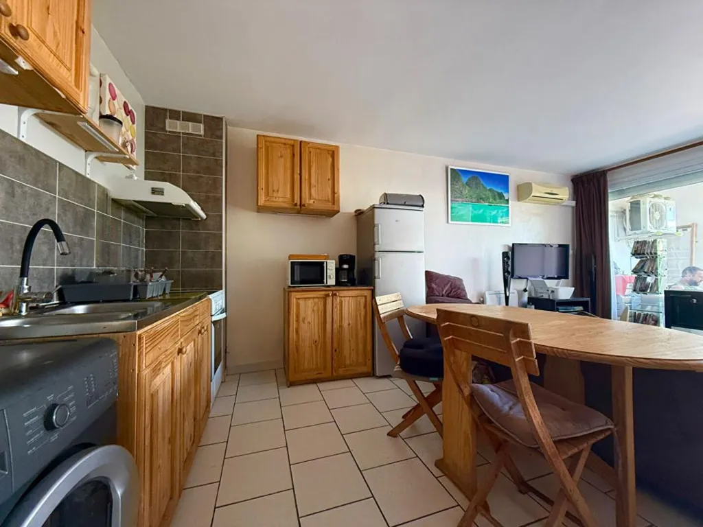 Köök - Ground Floor Apartment with Garden in Ruoms