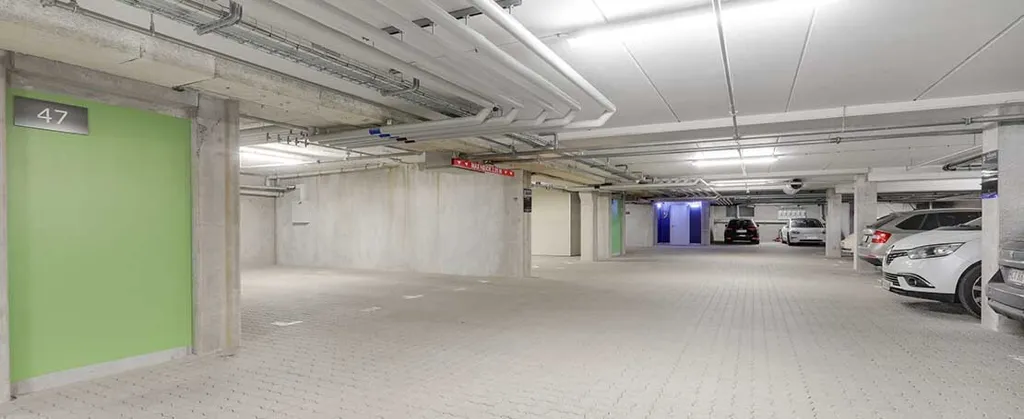 Garage - Four-Bedroom Flat on Teglværkskajen, Copenhagen