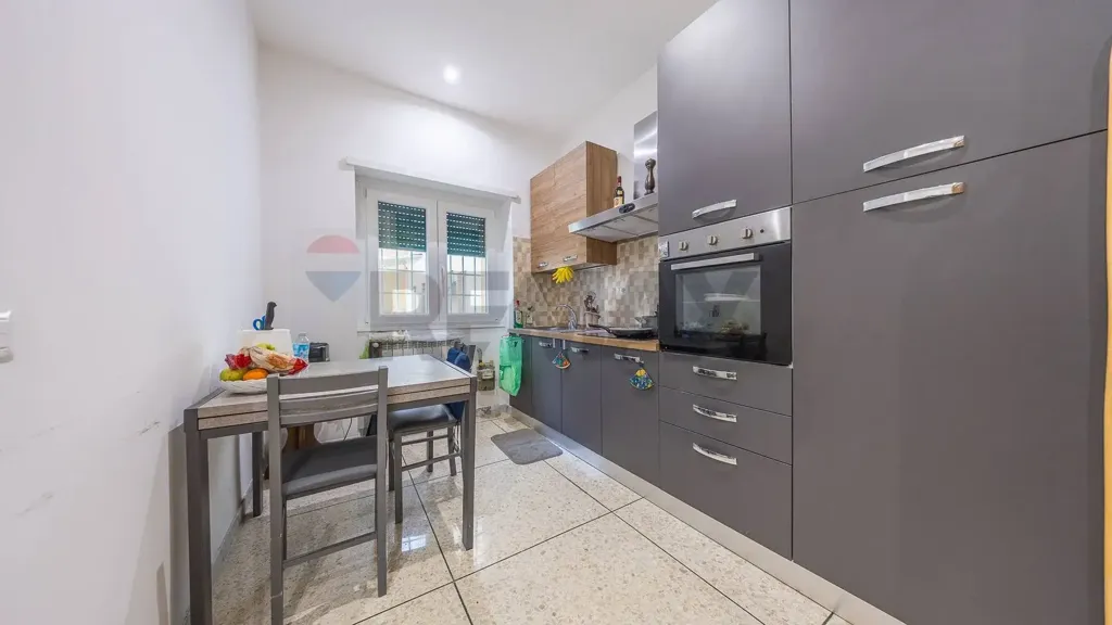 Köök - Ristruttured Flat with Ascender in Appio Latino, Rome