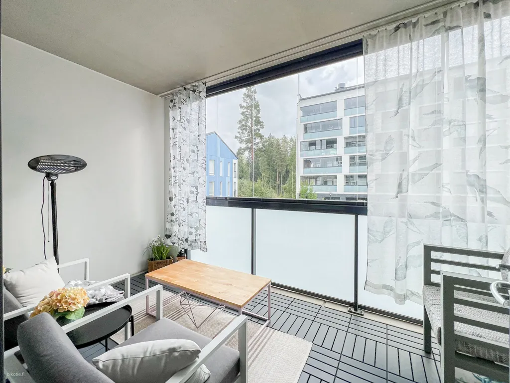 Balcon - Apartment with Balcony in Kivistö, Vantaa