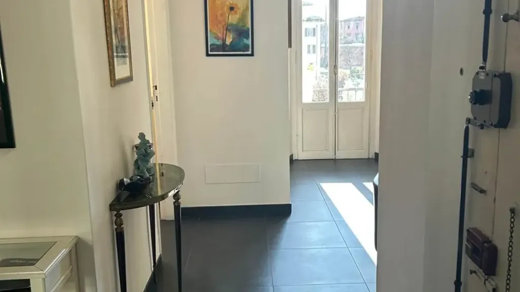 Entrée - 7-Room Apartment with Balcony in Florence