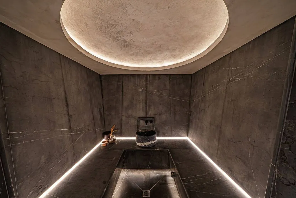 Bathrooms - 10-Bedroom Chalet with Pool in Guadalmina Baja
