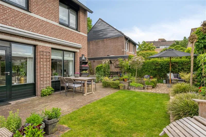Maison 8 pièces à Breda