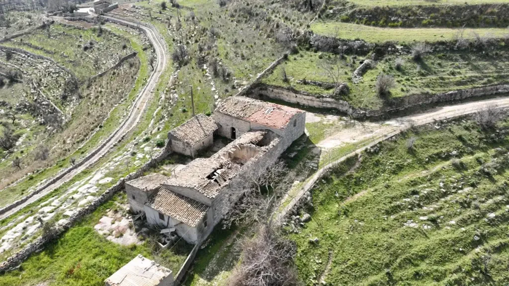 Õhuvaade - Traditional Rustico with Extensive Land in Ragusa