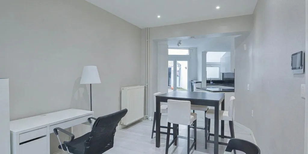 Sala da pranzo - Two-Storey House with Courtyard in Koningslo