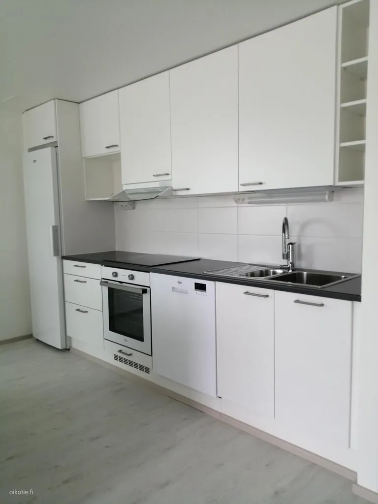 Köök - Modern Apartment with Balcony in Espoonlahti