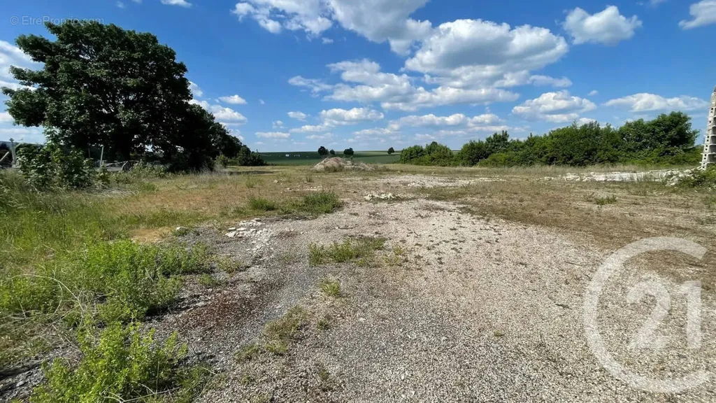 Aed - Buildable Plot in Les Grandes-Loges