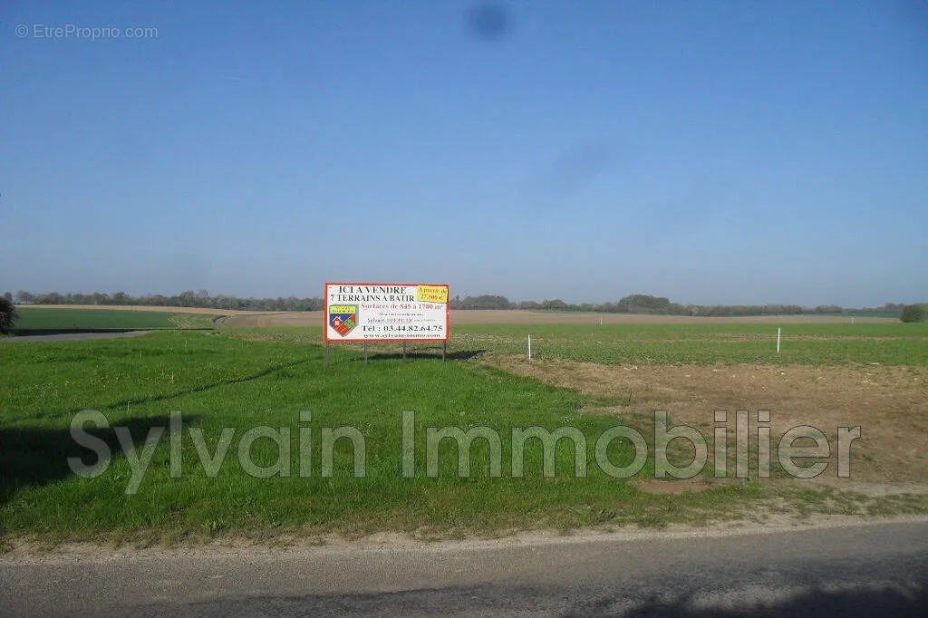 Giardino - Buildable Plot with 1788 m² in Ernemont-Boutavent