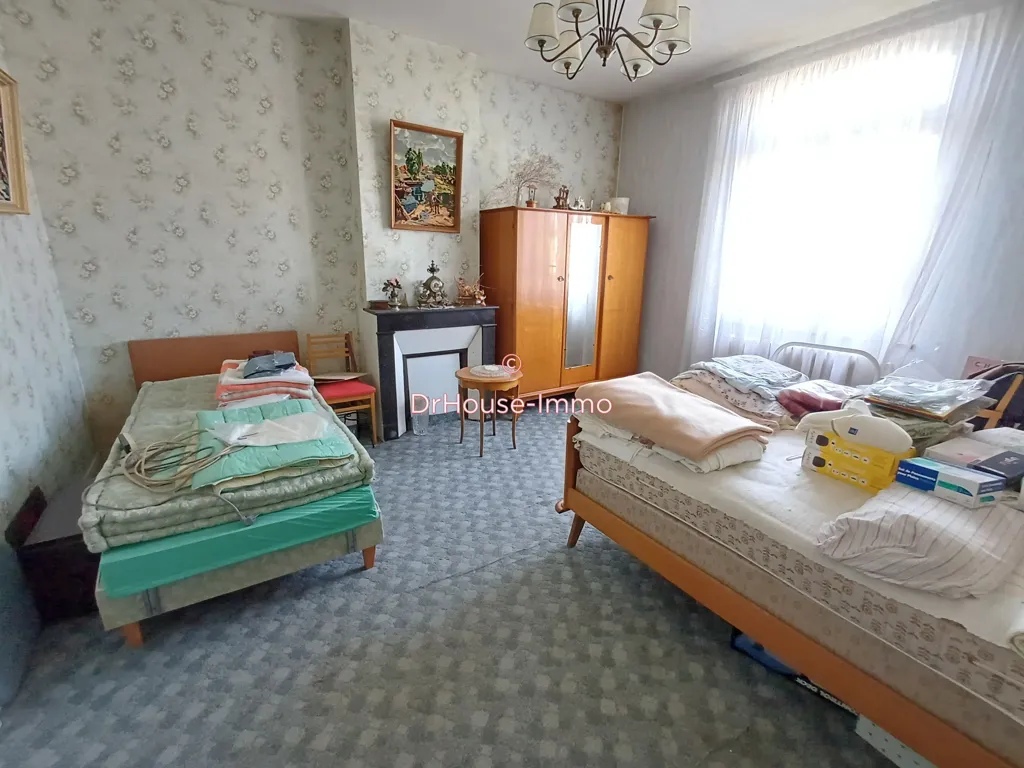Chambres - Maison à Rénover avec Jardin et Garage à Proximité