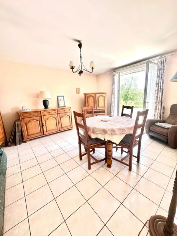 Salle à manger - Appartement avec Balcon et Ascenseur à Noiseau
