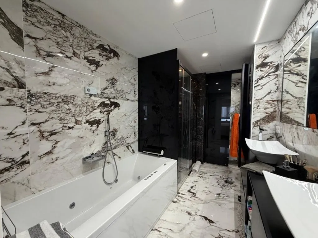 Bagni - Luxury Apartment with Ascender in Gijón Centre