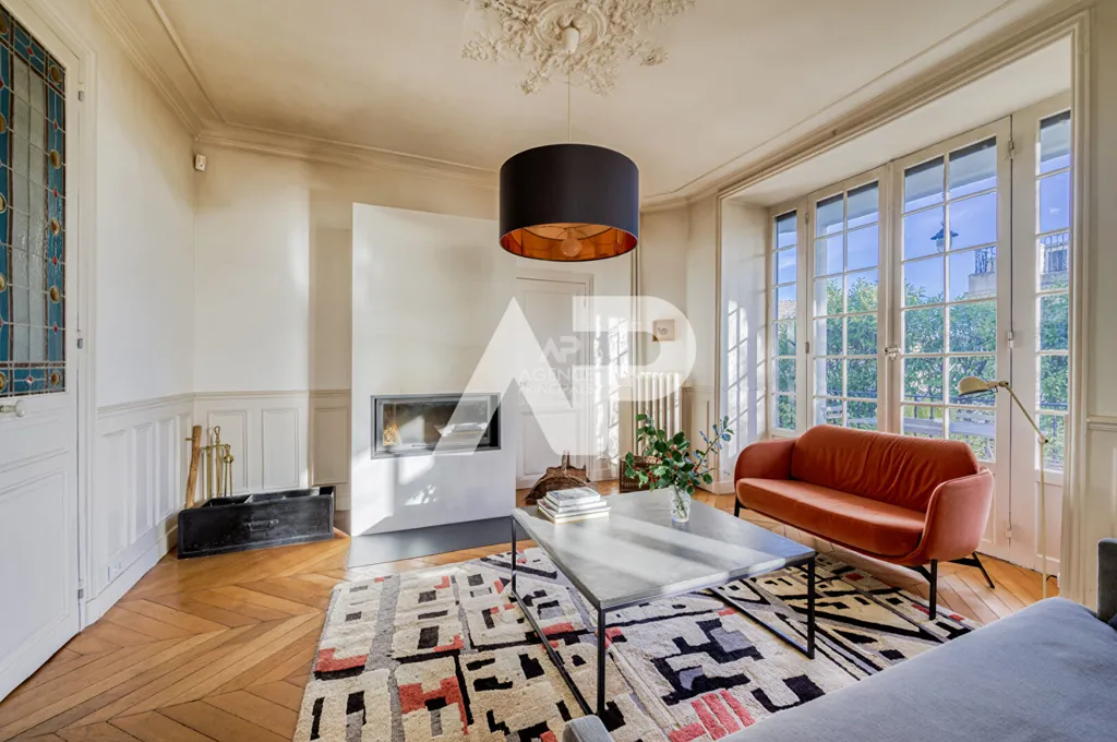 Elutuba - Charming Demeure with Garden in Sevres Rive Droite