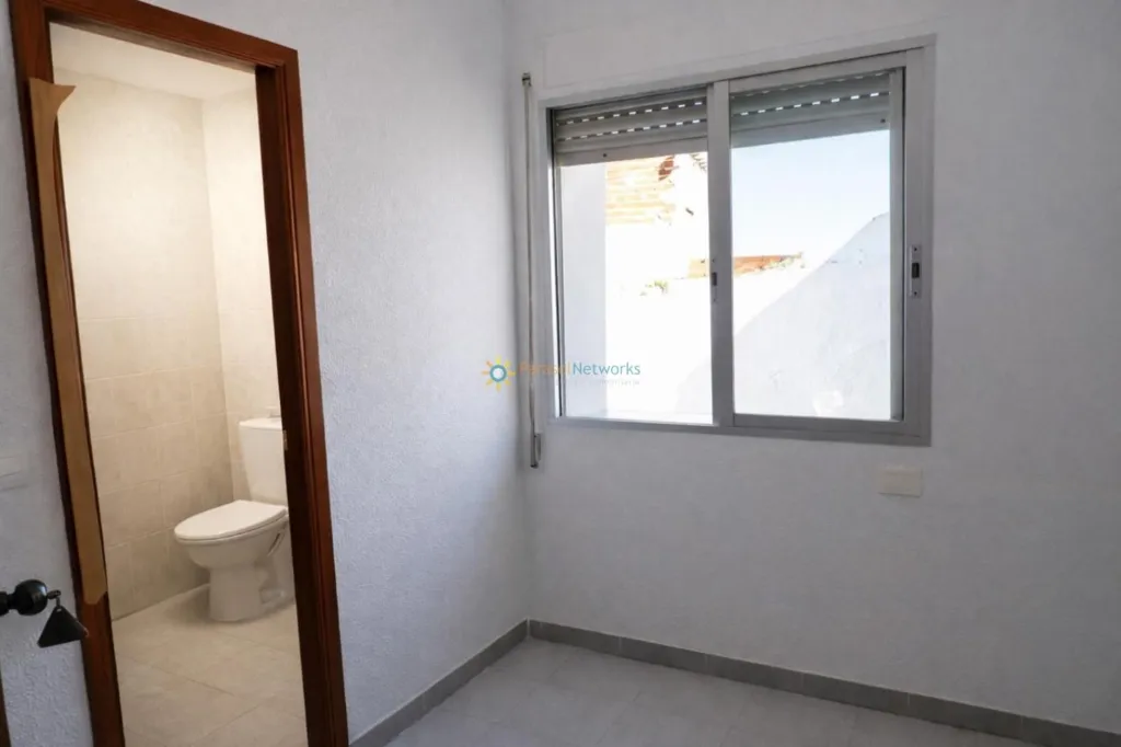 Salles de bain - Renovated Hotel with Balcony in Rafelcofer