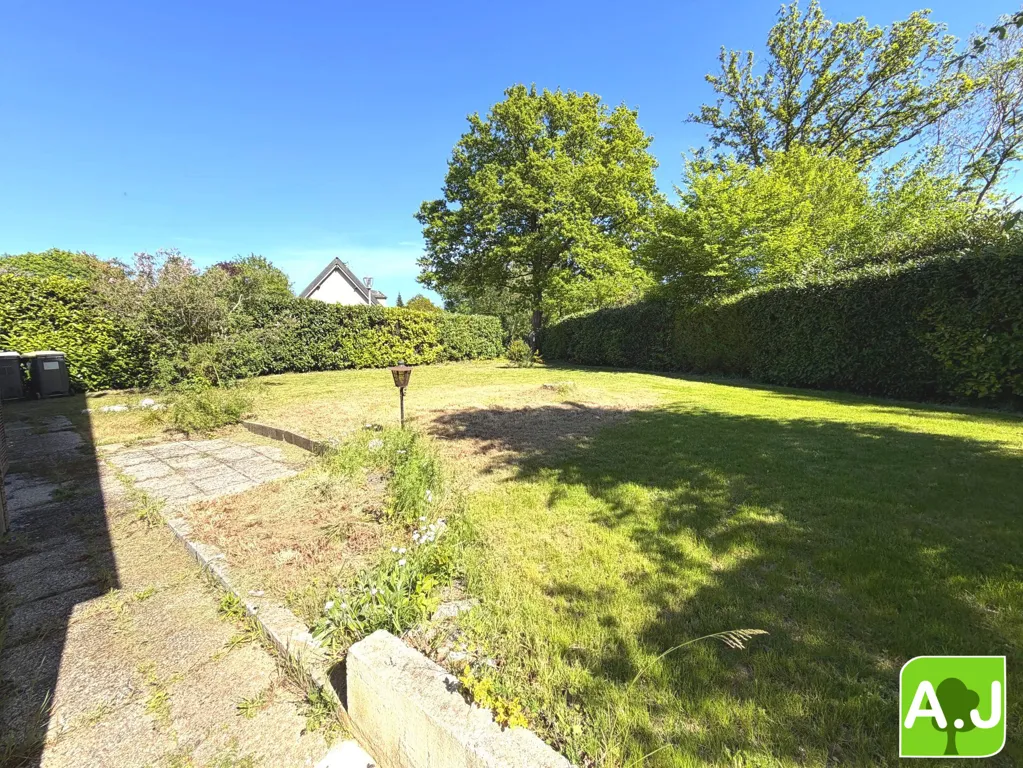 Jardin - Maison Traditionnelle avec Jardin près d'Évreux