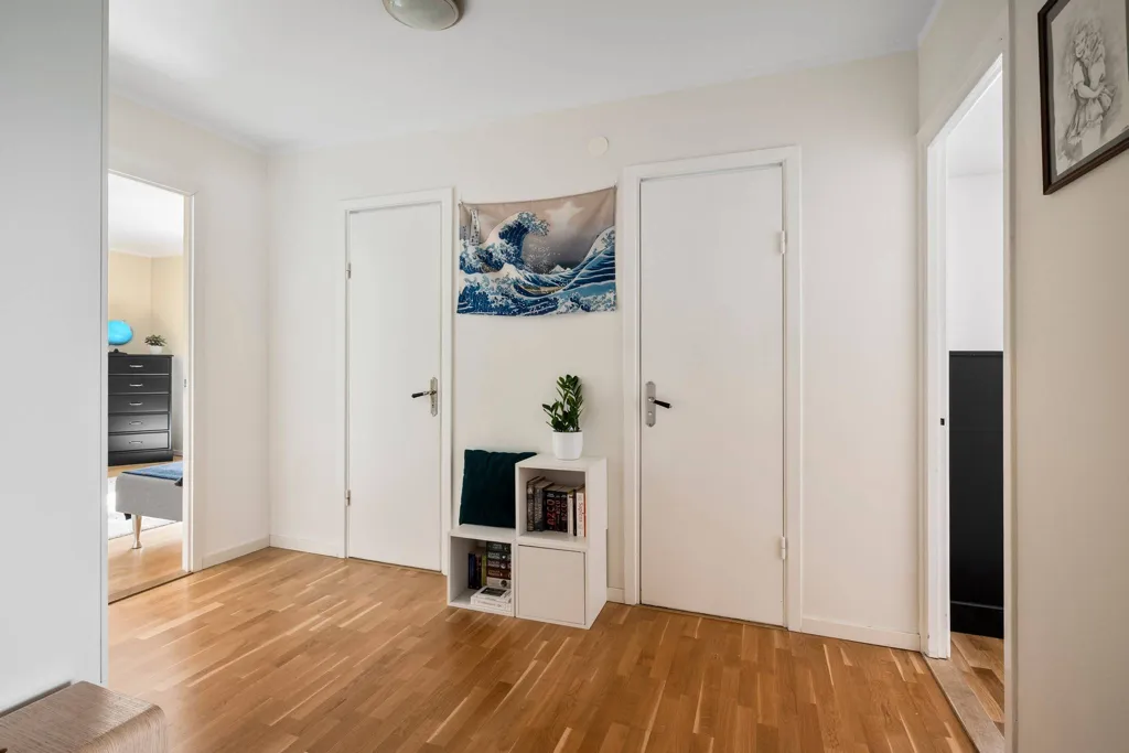 Entrée - Renovated Apartment with Balcony in Västerby