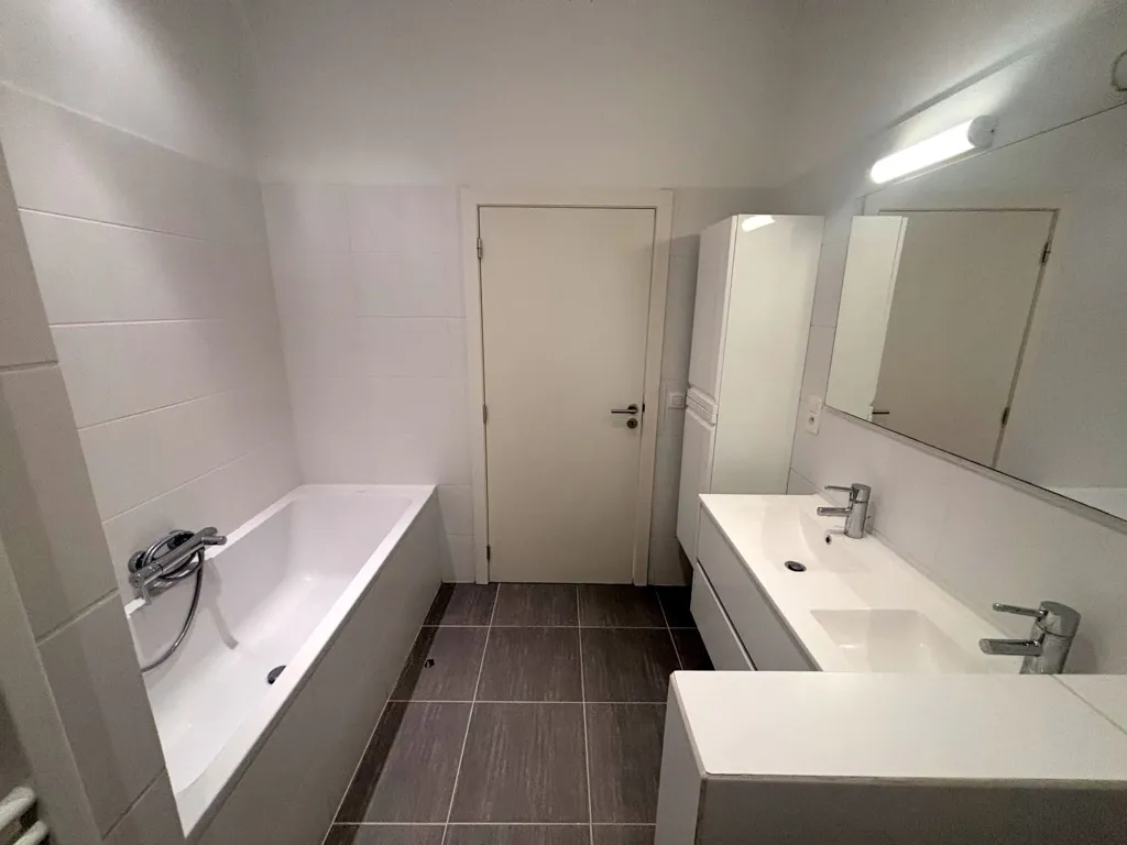 Salles de bain - Appartement 2 Chambres avec Ascenseur au Centre de Bruxelles