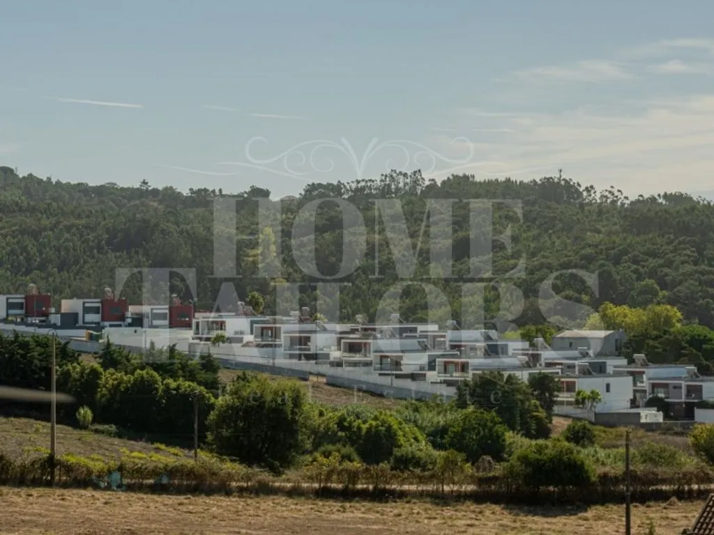 Luxury Villa with Garden in Mafra