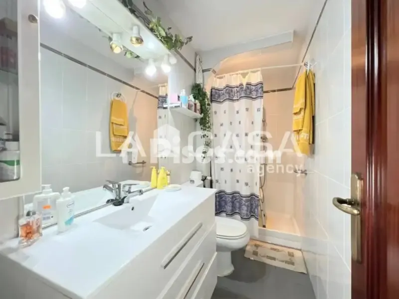 Salles de bain - Flat with 3 Bedrooms near Gorg Metro