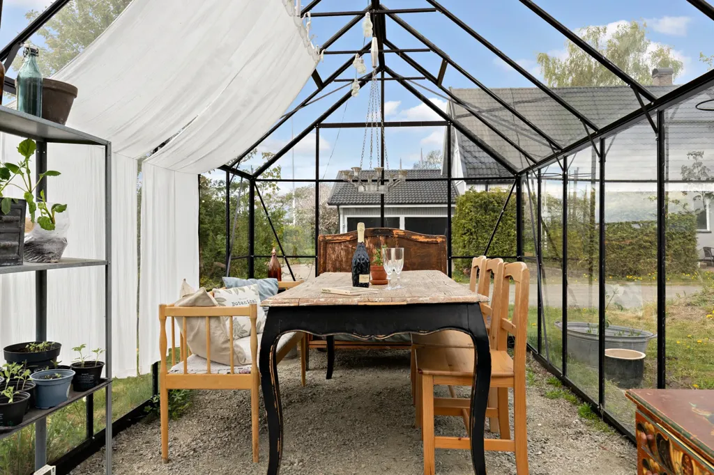 Terrasse - Charming 1937 House with Garden in Östra Vram
