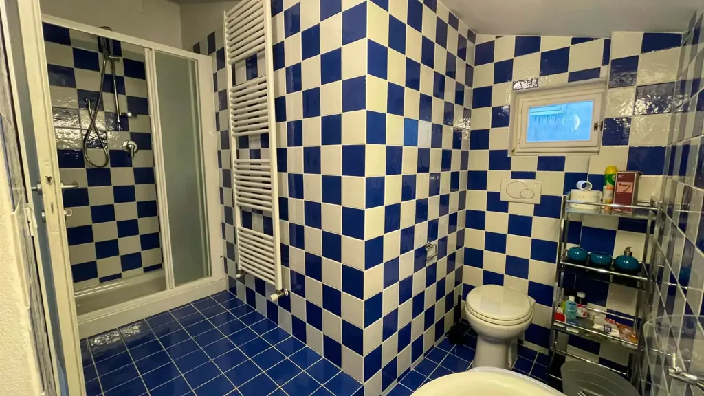 Salles de bain - Bright Studio with Terrace in Florence