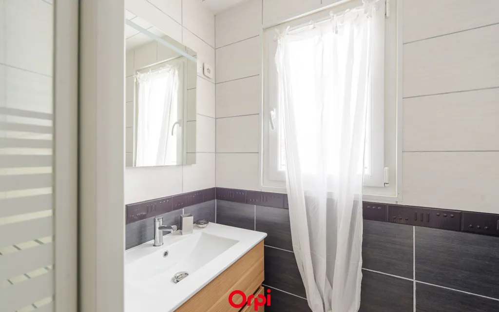 Bathrooms - T3 with Private Garden near Châtelaillon-Plage Beach