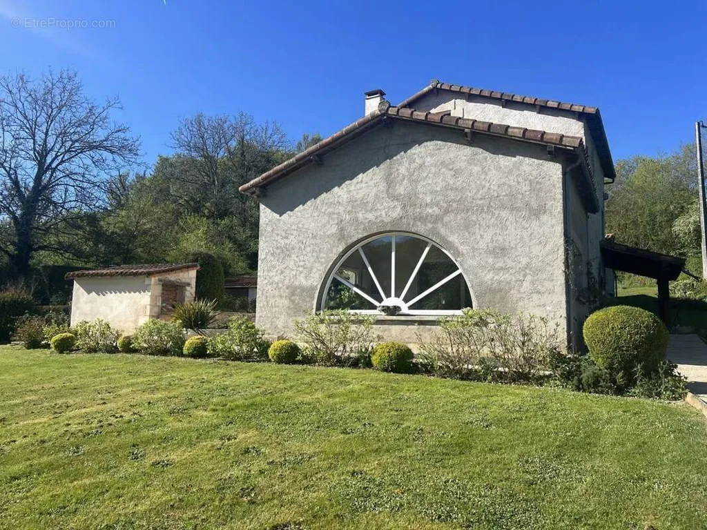 Välivaade - Charming Country House with Solarium in Lhommaizé