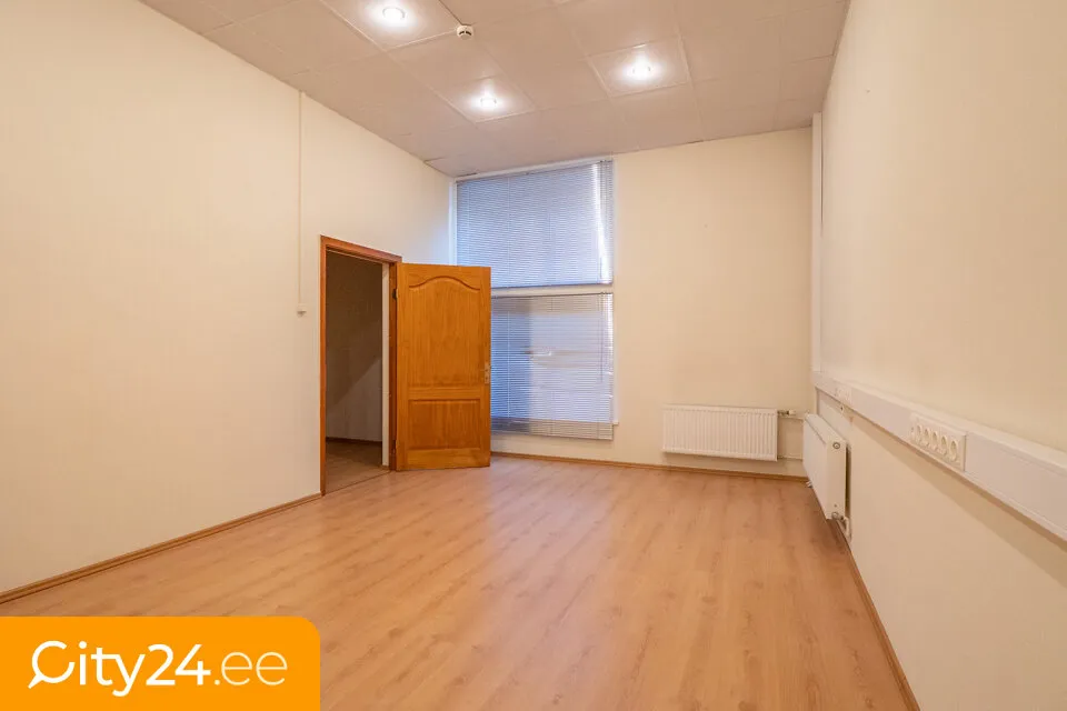 Stanze - Administrative Building with Large Land in Riga