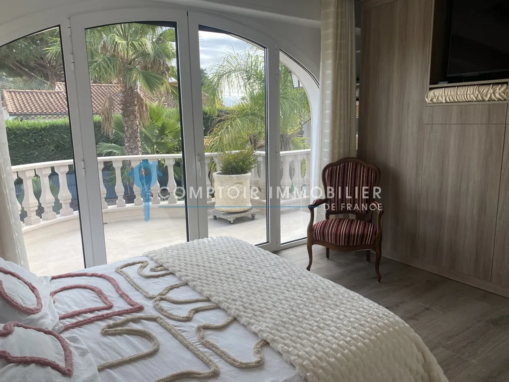 Chambres - Villa de Luxe avec Piscine à Mandelieu la Napoule