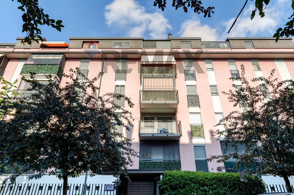 Välivaade - Bright Triplex with Balconies in Opera