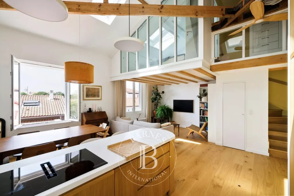 Cuisine - Maison Rénovée avec Vue Dégagée à Biarritz