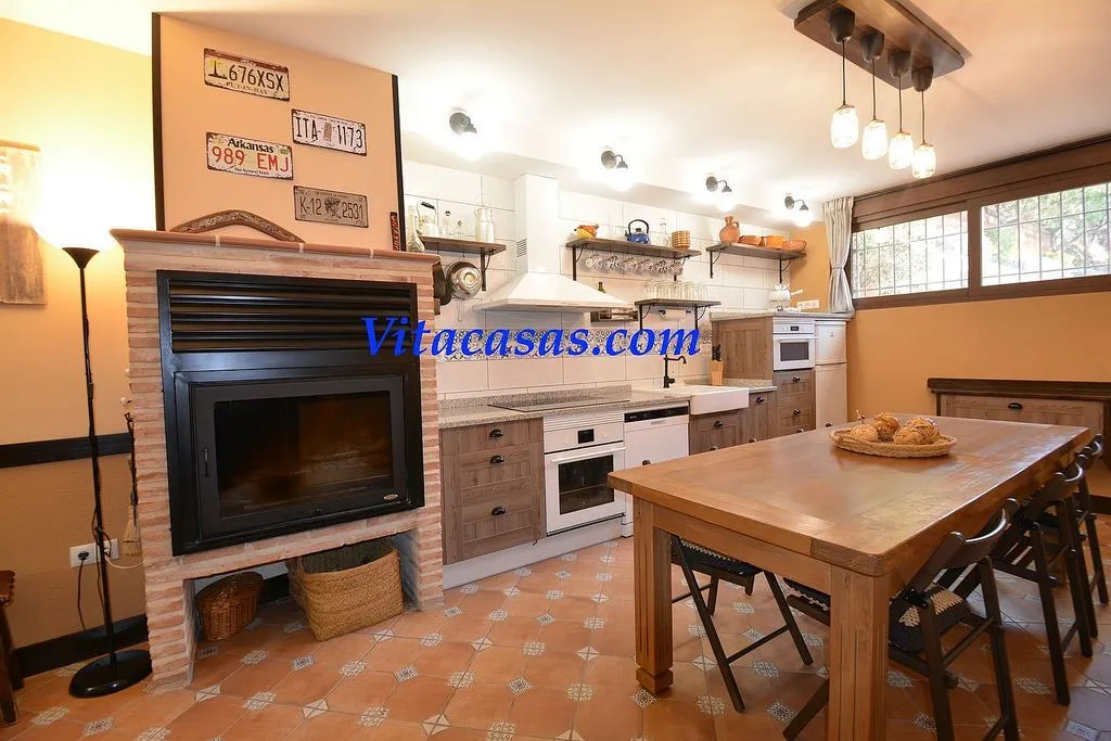 Köök - Rustic Chalet with Pool in Robledillo de Mohernando