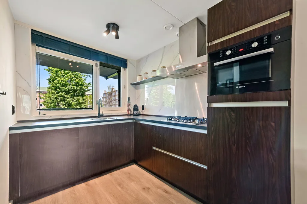 Cuisine - Galerij Flat with South-Facing Balcony in Maassluis