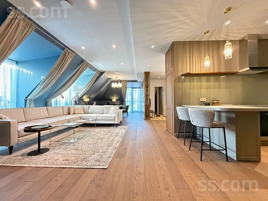 Séjour - Luxury 4-Bedroom Apartment with Balcony in Riga Centre