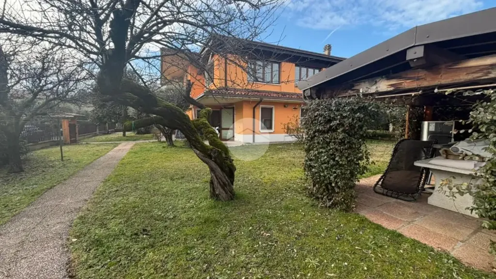 Aed - Villa with Pool in Puegnago Sul Garda