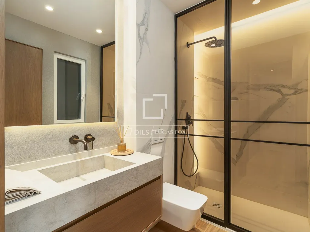 Salles de bain - Renovated Apartment with City Views in Eixample