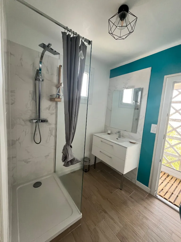 Salles de bain - Appartement T2 au Dernier Étage à Saint-Brieuc
