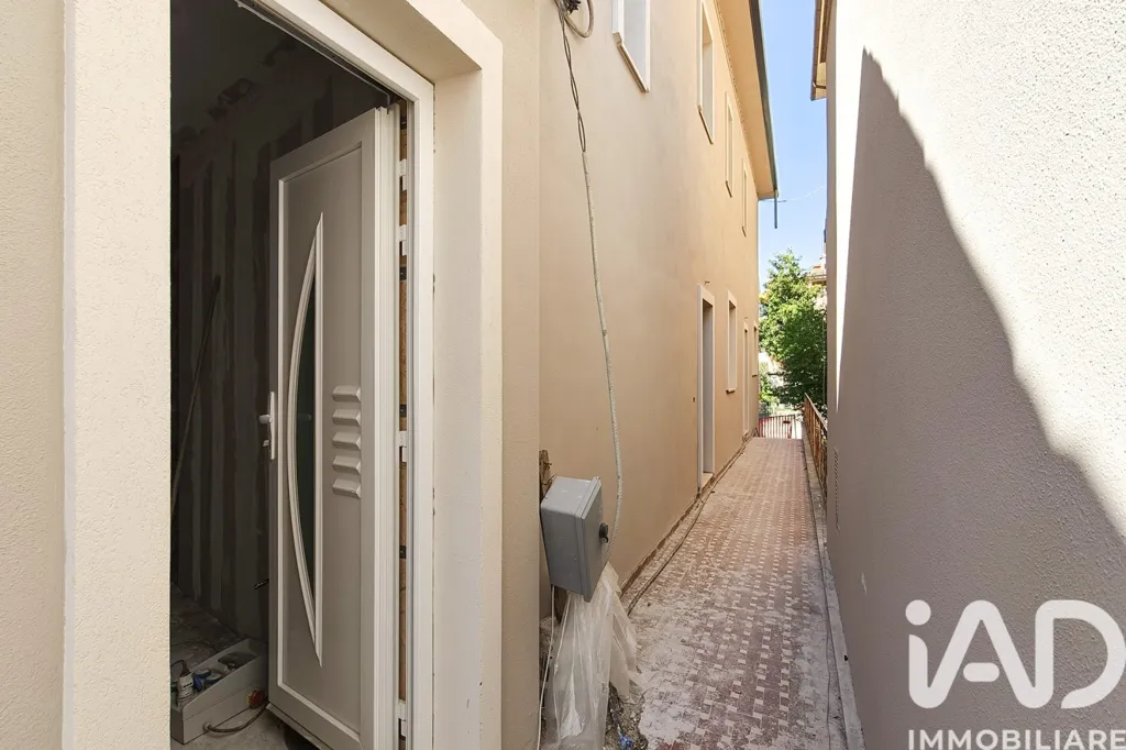 Giardino - Rustic-Style Flat with Balcony in Sant'Elpidio a Mare