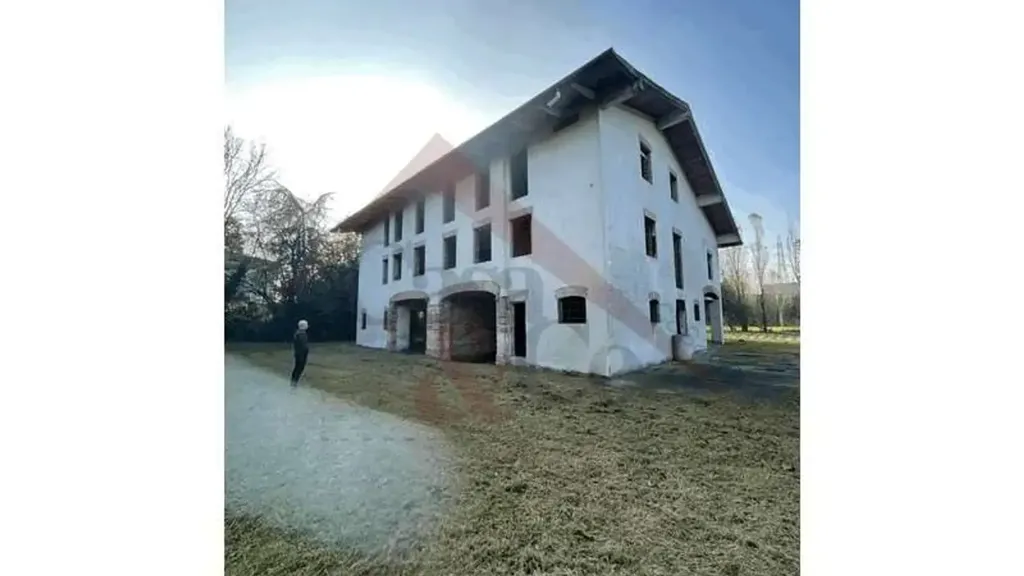 Exterior - Rustic Property with Large Garden in Modena