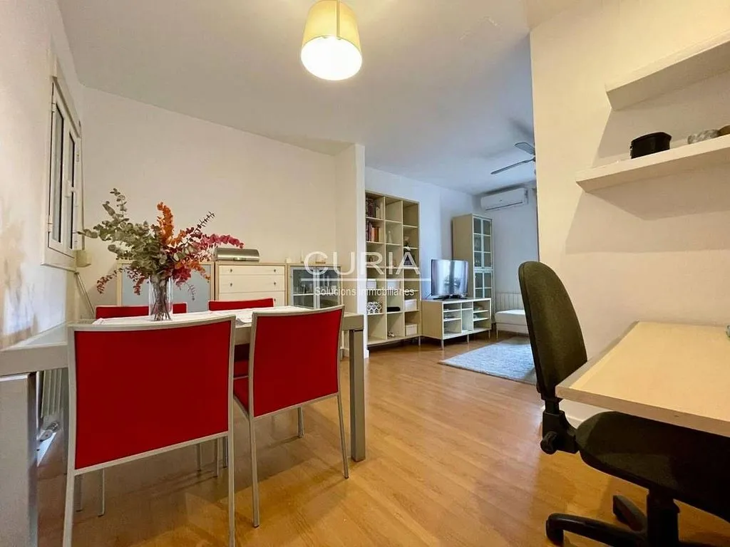 Office - Bright Apartment with Balcony in Historic Centre