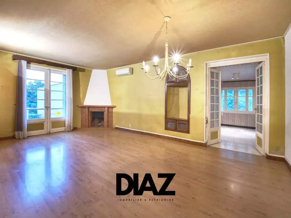 Elutuba - 5-Piece Villa with Private Access in Nîmes
